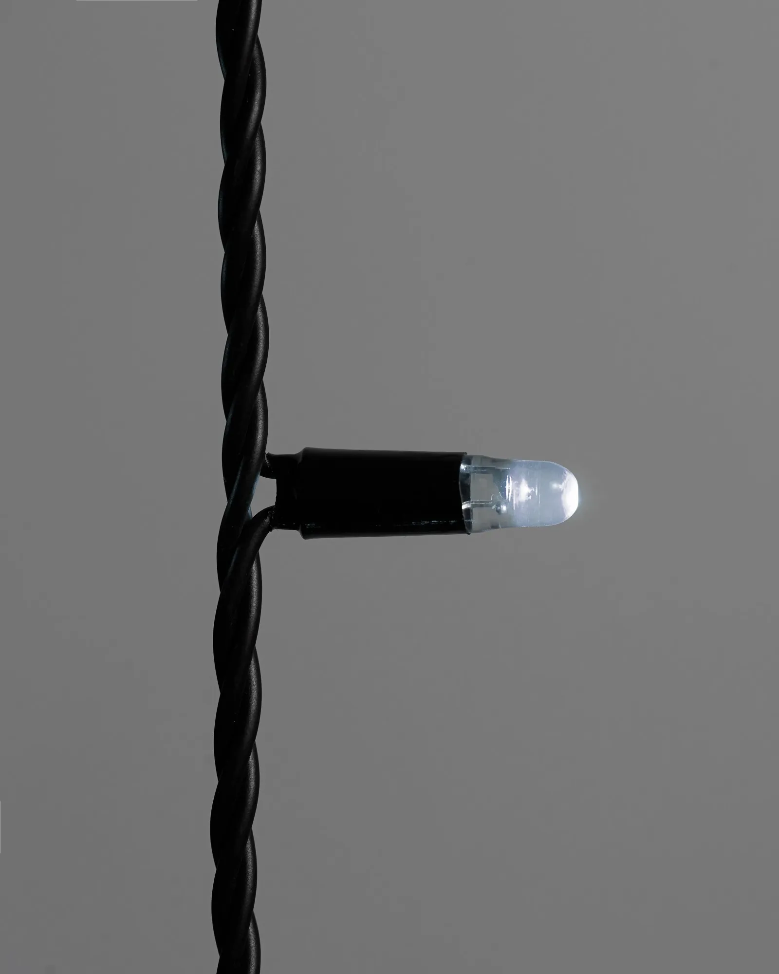 Гирлянда Занавес INOXHUB 2х6м, мерцающий, 600 LED, 220В, IP65, черная резина 2.3мм, БЕЛЫЙ фото Иноксхаб