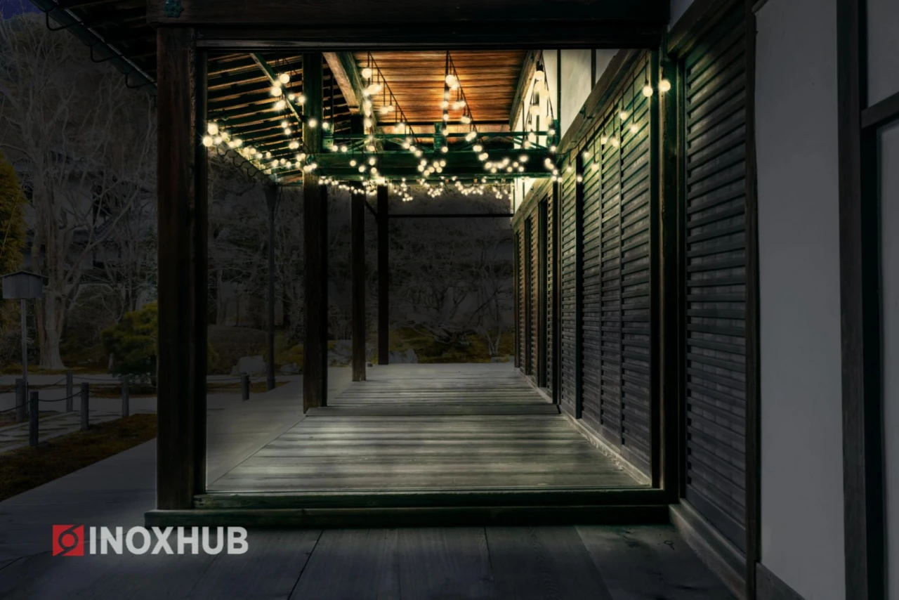 Гирлянда Стрит-Лофт INOXHUB 5м, 20 ламп, 220В, IP65, чёрная резина 2.3мм, ТЁПЛЫЙ БЕЛЫЙ фото Иноксхаб