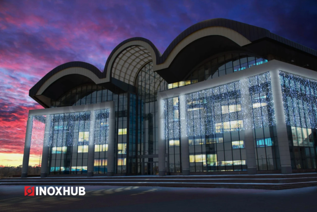 Гирлянда Занавес INOXHUB 2×6м, 1000 LED, 220В, IP65, черная резина 2.3мм, БЕЛЫЙ фото Иноксхаб